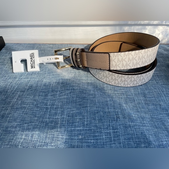 Micheal Kors Belt - Picture 4 of 5